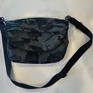 Lululemon camo bag